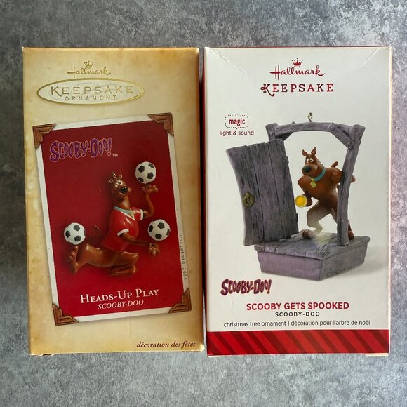 Hallmark Scooby-Doo Ornaments Gets Spooked Heads Up Soccer Lot Of 2 NEW - Picture 1 of 2